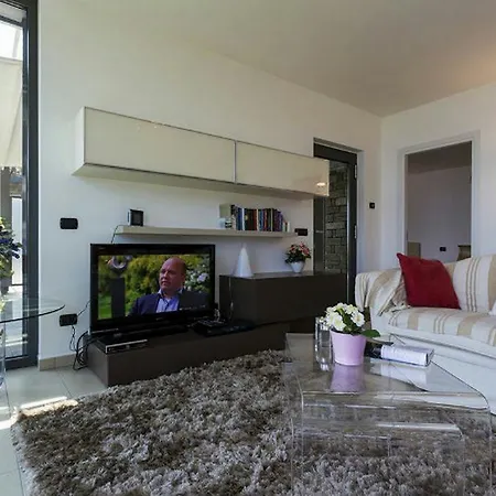 Sant' Andrea Elegante Apartment Menaggio